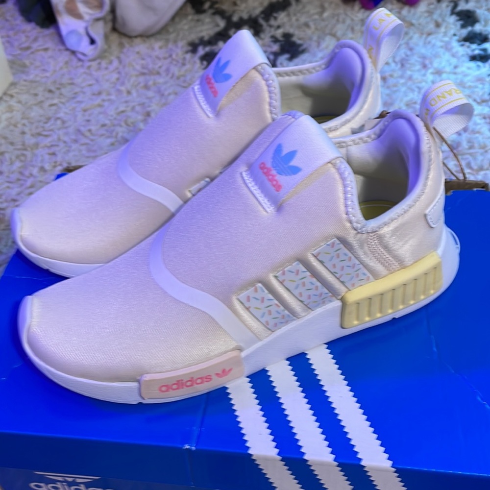 Pink adidas - Picture 3 of 4